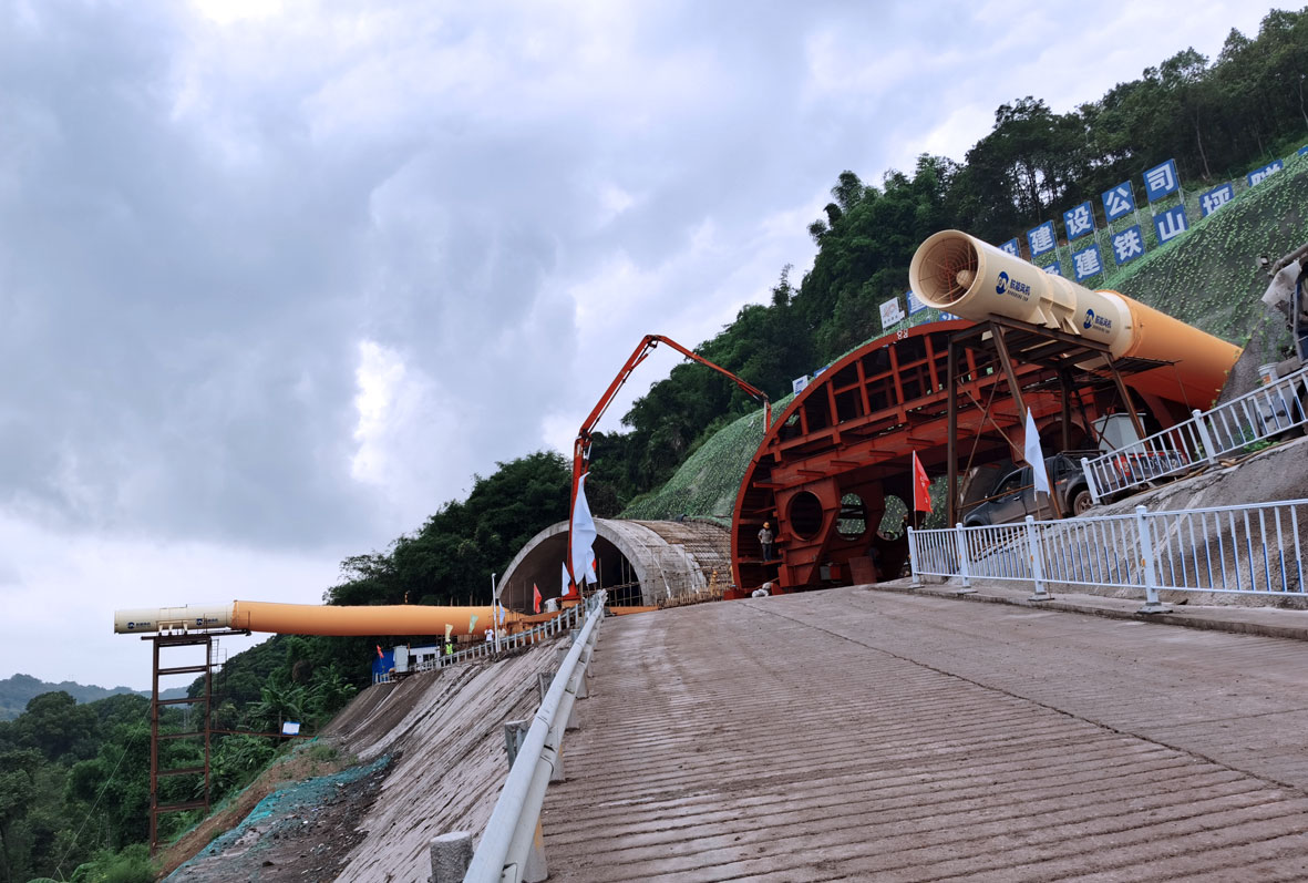重慶渝長復線鐵山坪隧道項目
